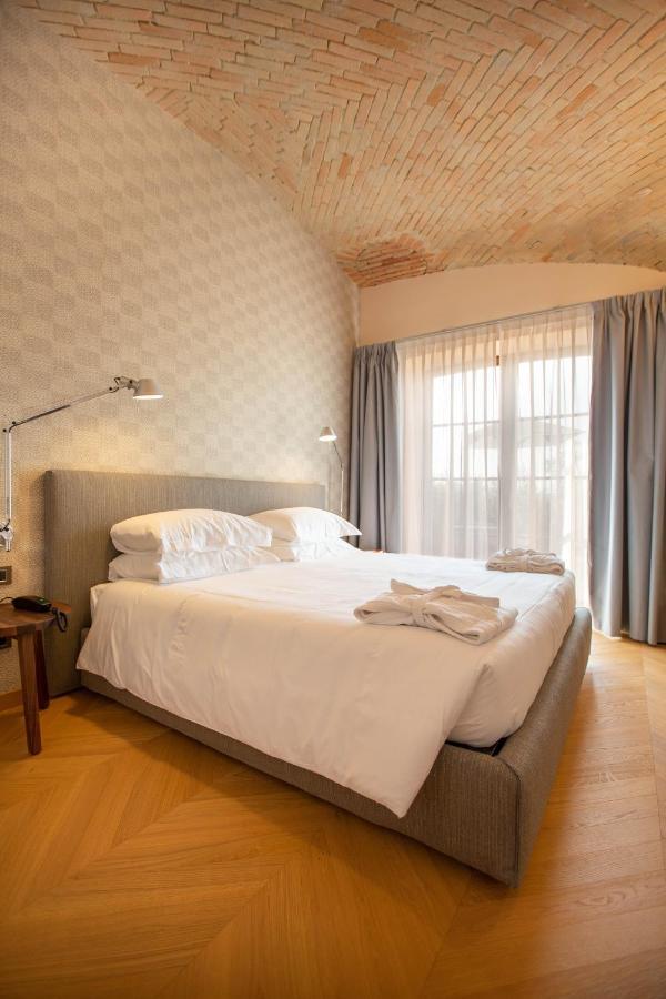 Villaggio Narrante - Cascina Galarej Serralunga d'Alba Luaran gambar