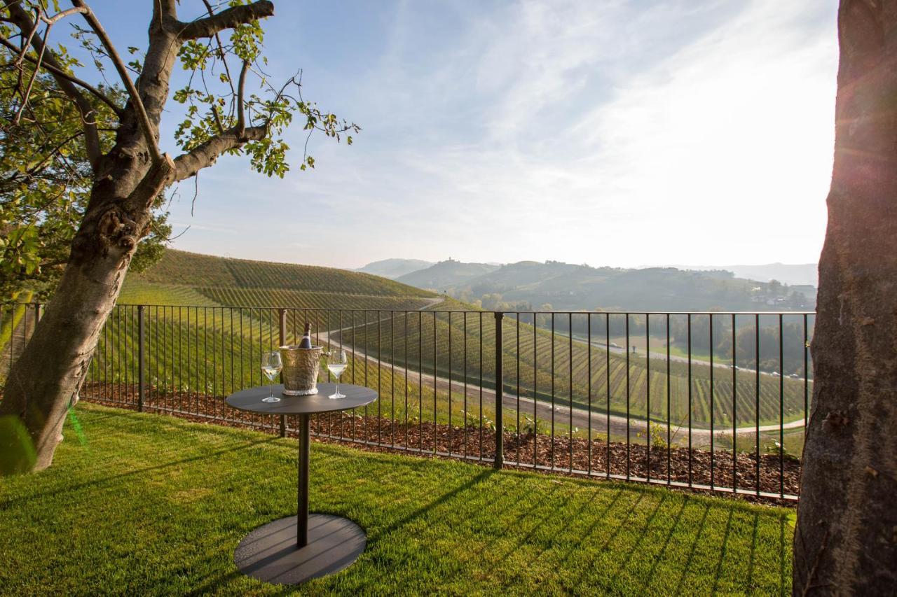 Villaggio Narrante - Cascina Galarej Serralunga d'Alba Luaran gambar