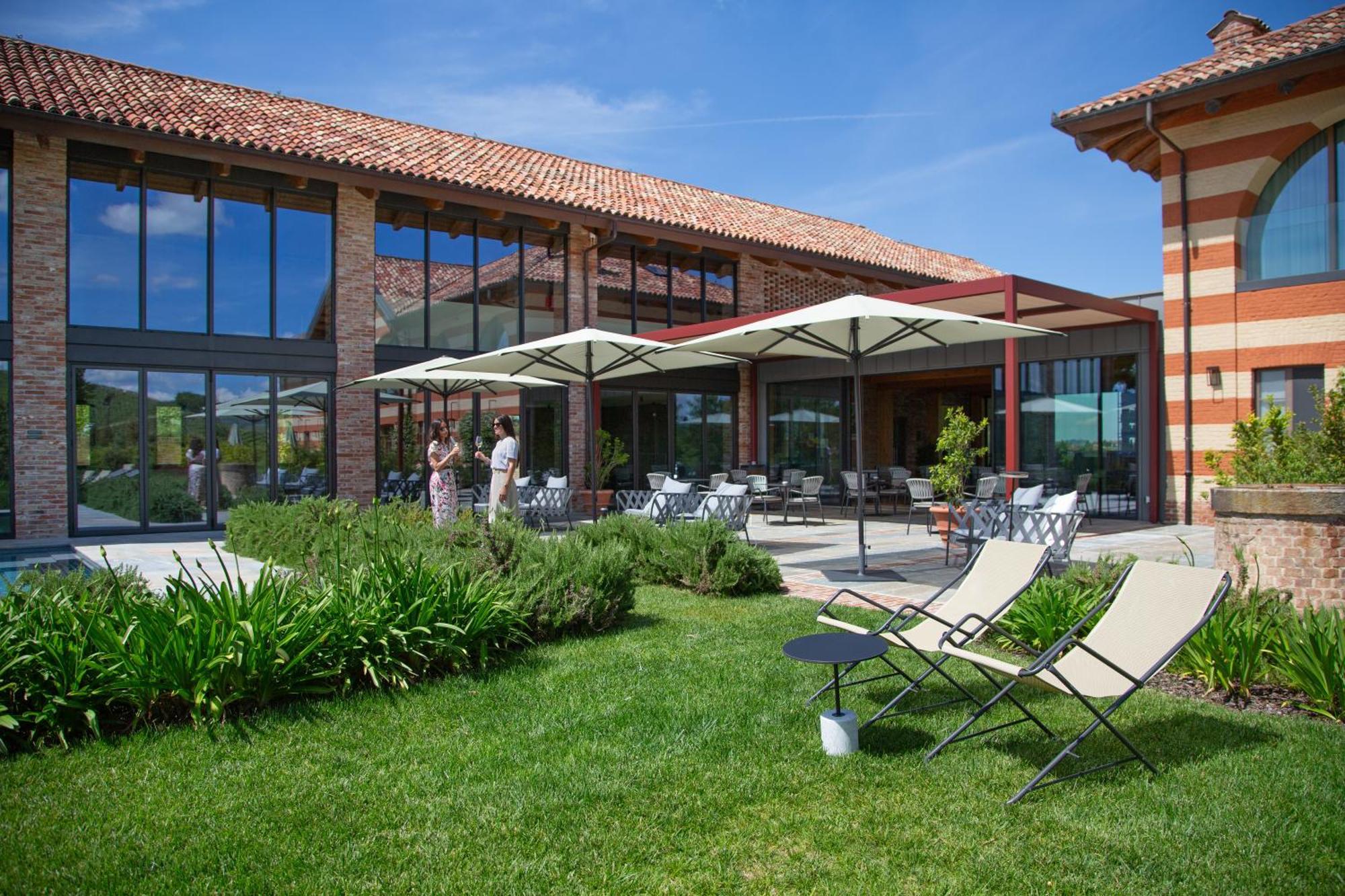 Villaggio Narrante - Cascina Galarej Serralunga d'Alba Luaran gambar